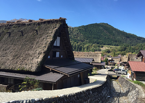 立山黒部アルペンルートと世界遺産「白川郷」を巡る3日間の旅